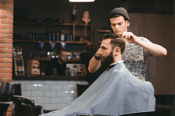 Master the Art of Grooming: Discover the Best Men’s Haircuts at Lada Beauty Salon